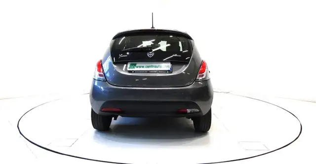 Lancia Ypsilon view 4