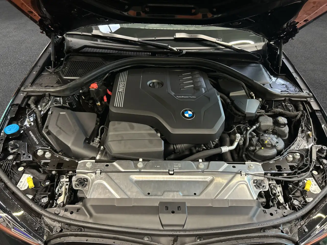 BMW 330 i xDrive Aut. 9