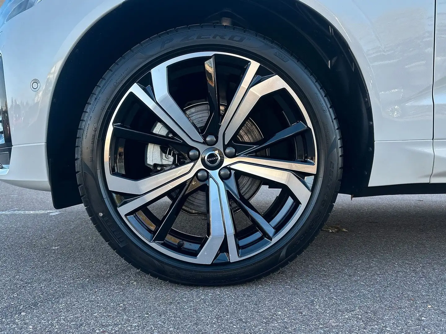 Volvo XC60 B5 AWD Plus Dark AHK ACC BLIS SD Weiß - 2