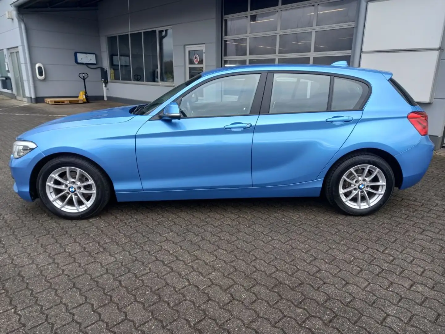 BMW 116 116i Advantage Bleu - 2