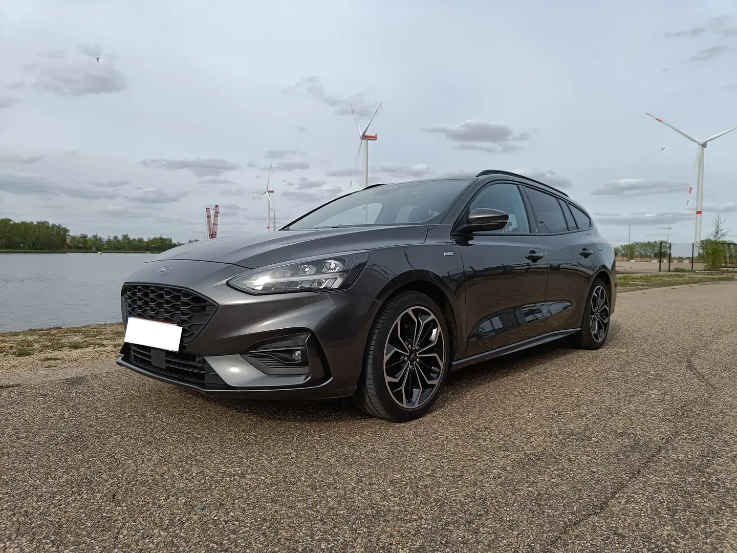 Ford Focus Focus Turnier 1.5 EcoBoost ST-LINE Grijs - 2