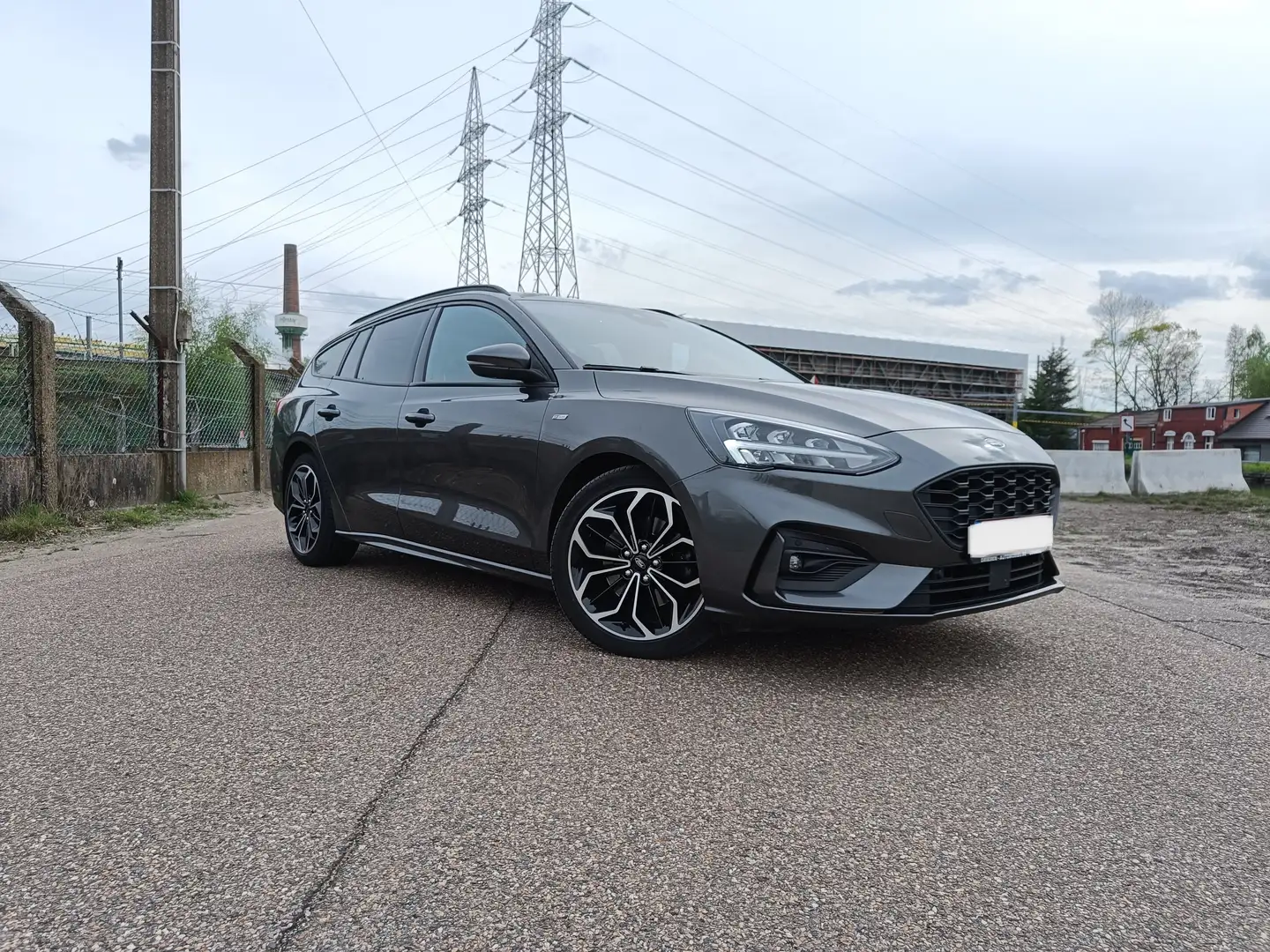 Ford Focus Focus Turnier 1.5 EcoBoost ST-LINE Grijs - 1