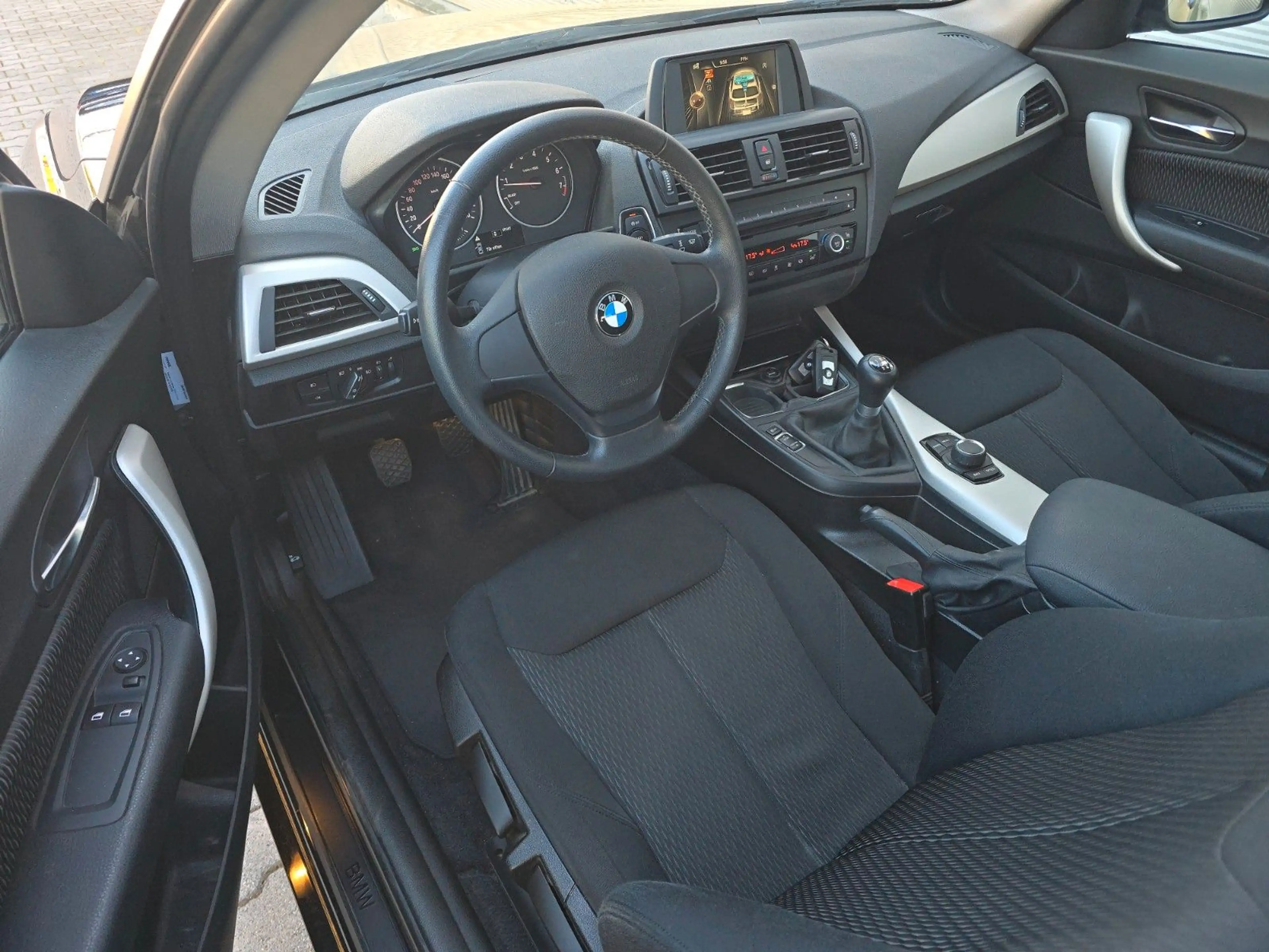 BMW 114 i Urban Line — photo 11