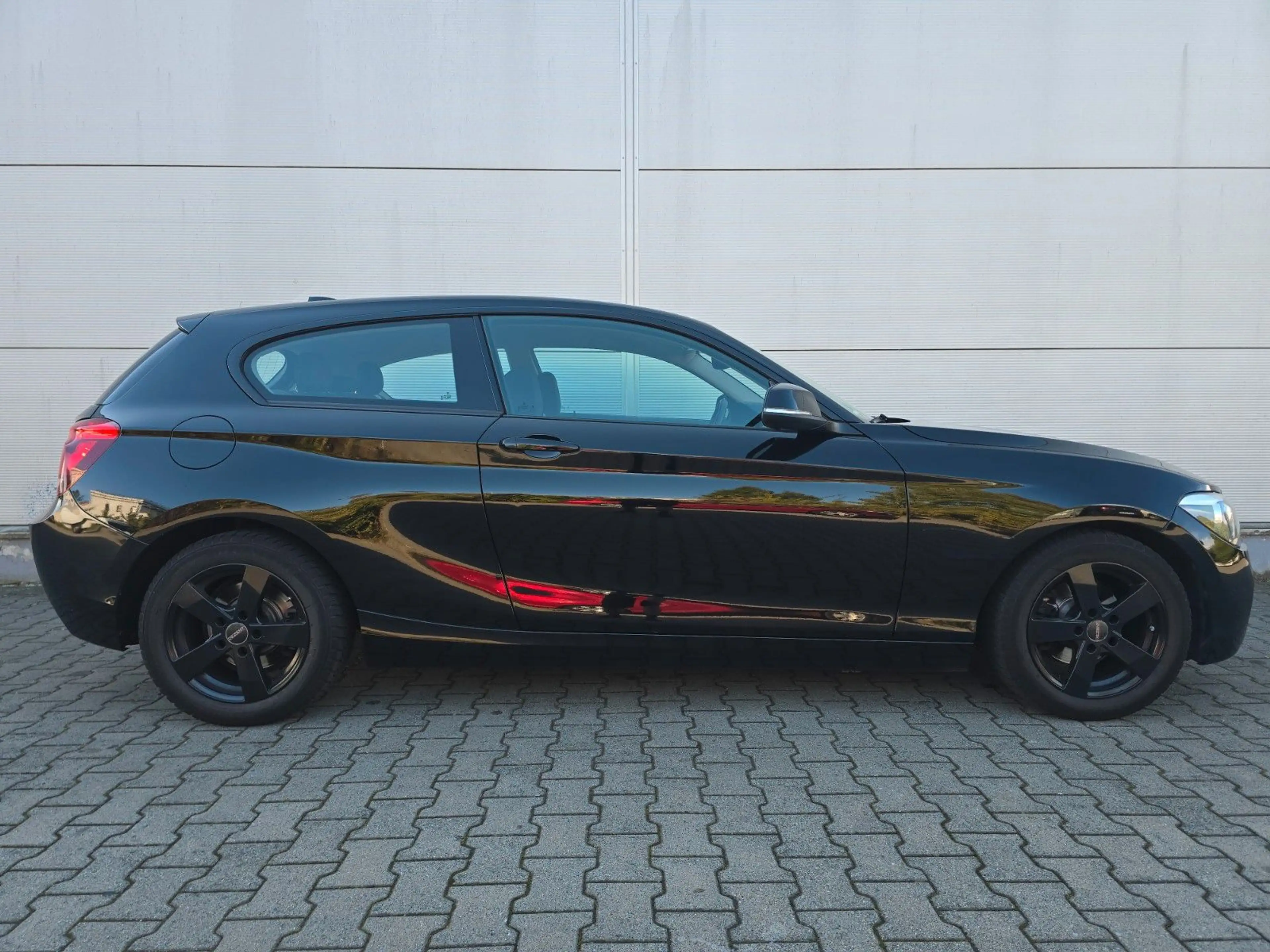 BMW 114 i Urban Line — photo 8