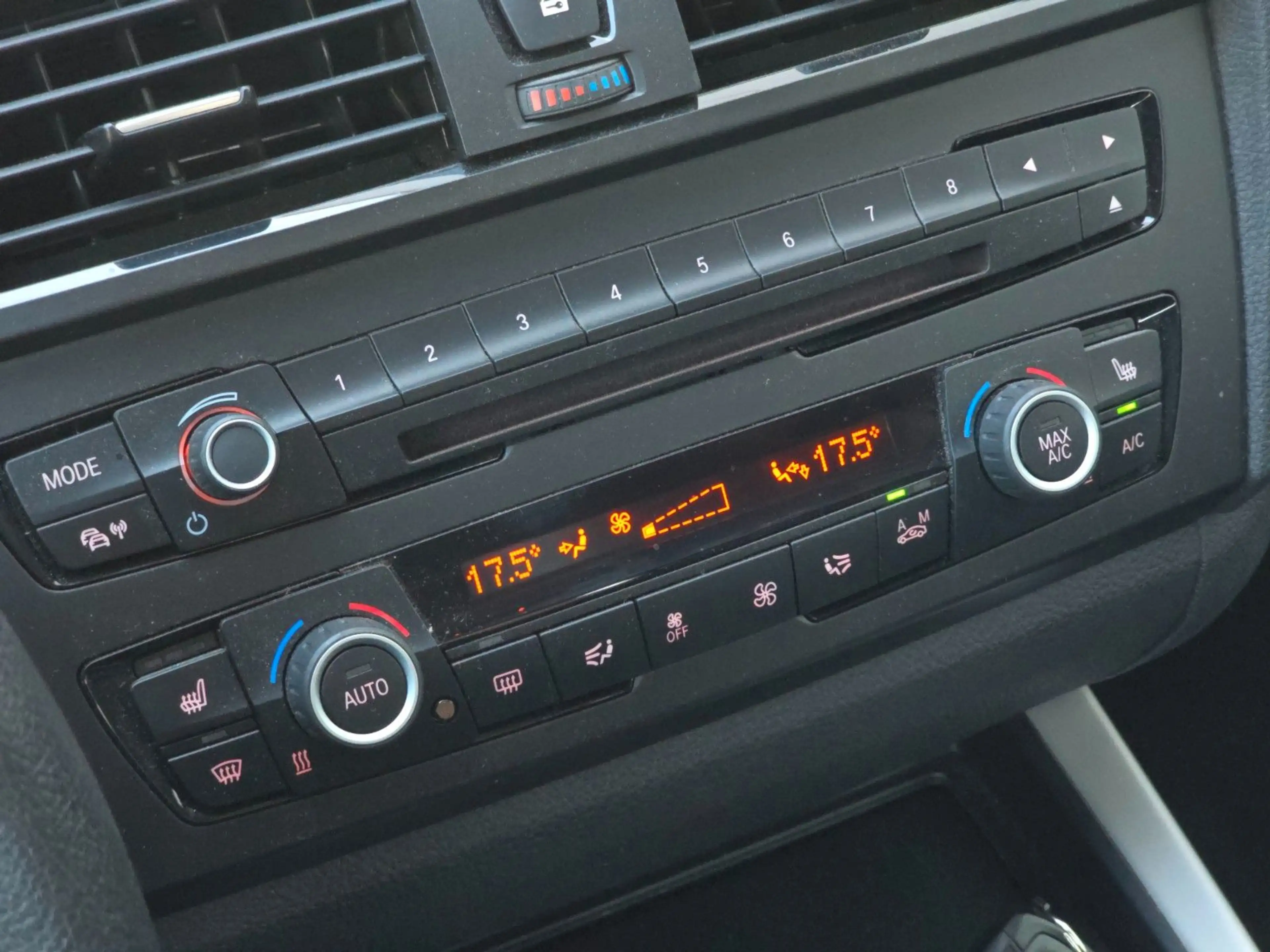 BMW 114 i Urban Line — photo 15