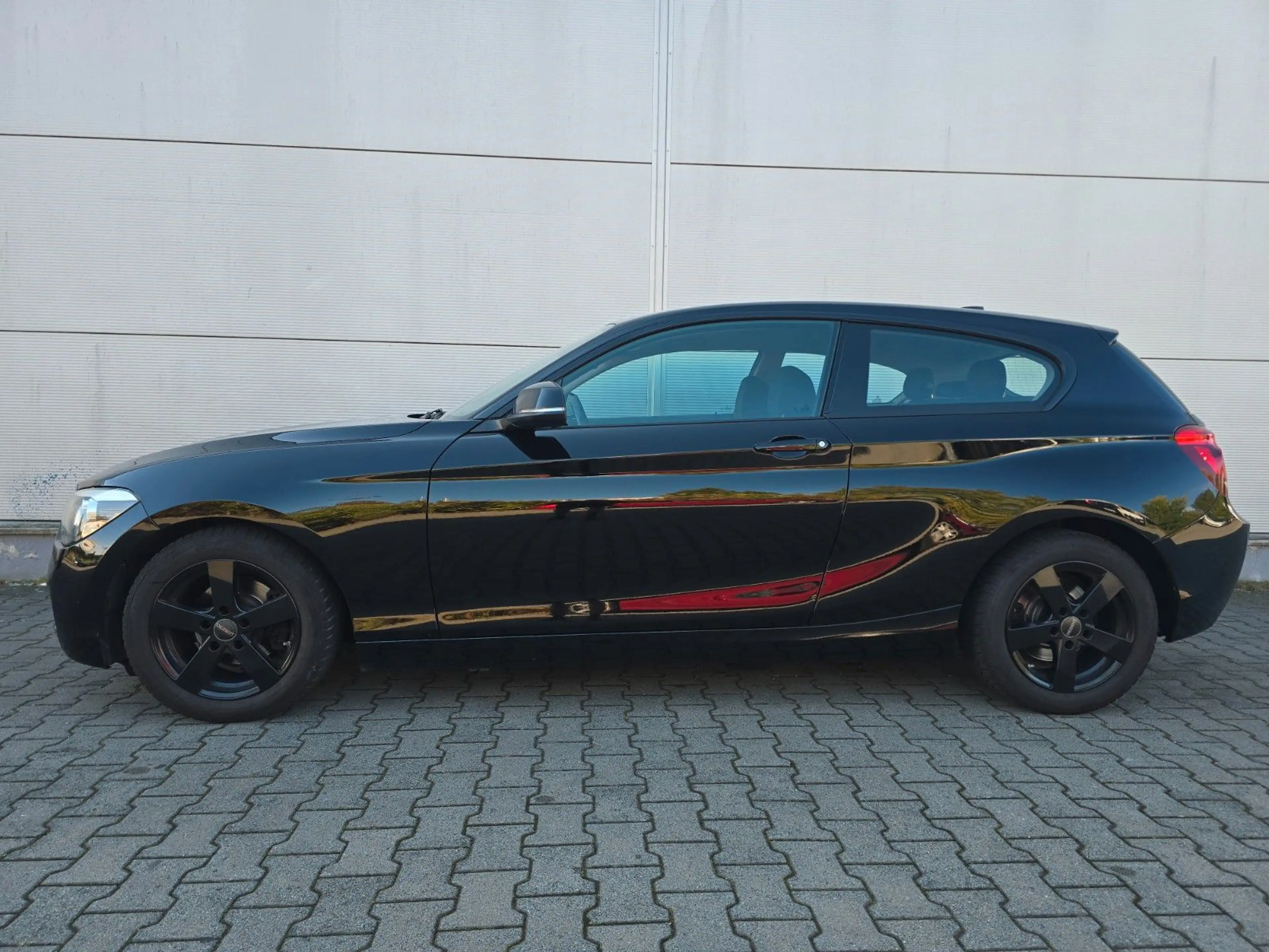 BMW 114 i Urban Line — photo 4