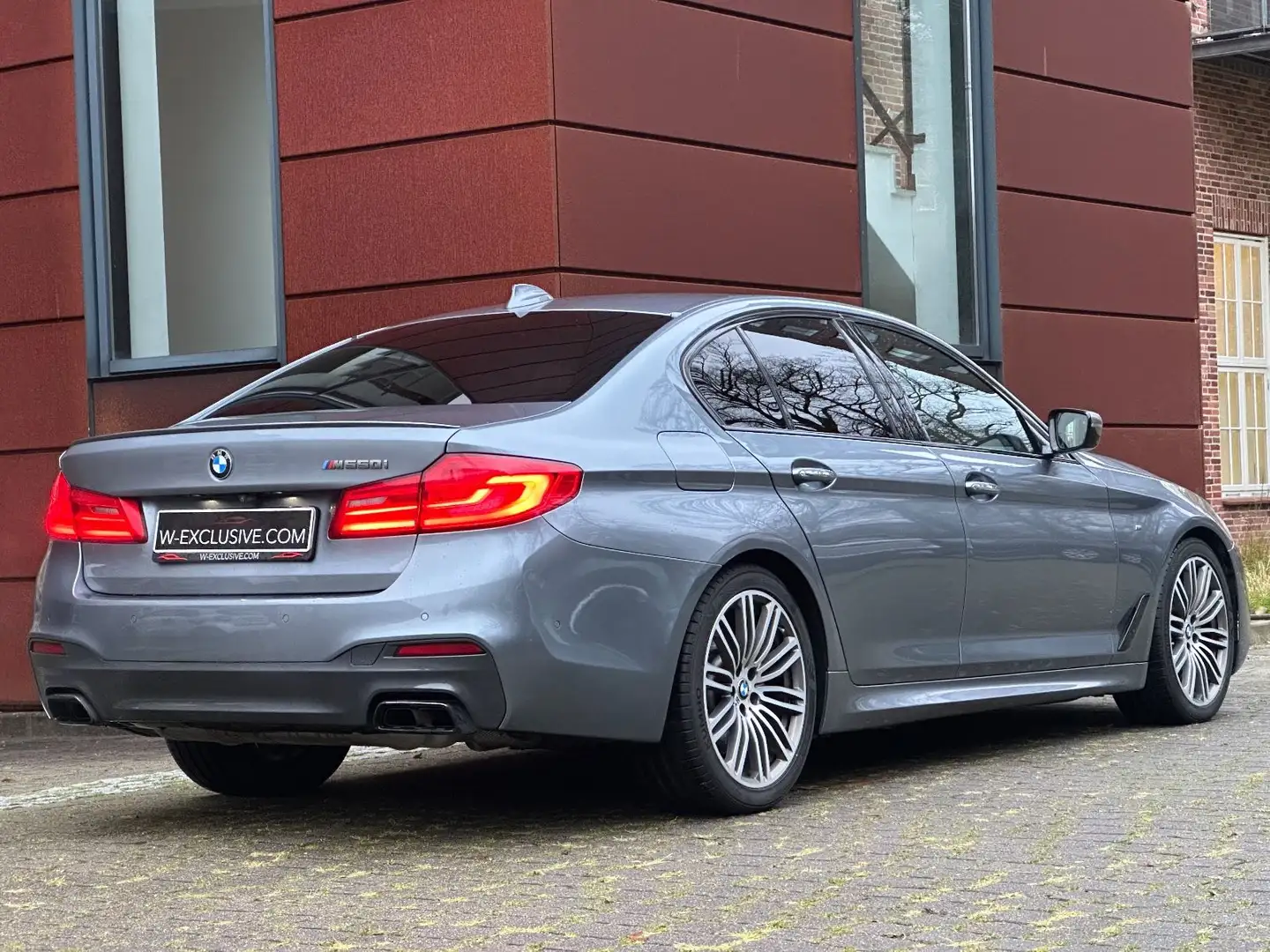 BMW 550 i xDrive, VOLL,Business, DrivAss+, InnoPaket Синій - 2