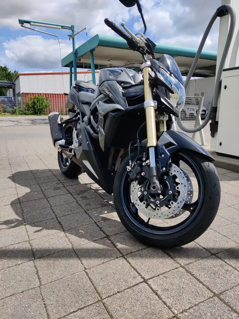 Suzuki GSR 750 Schwarz - 1