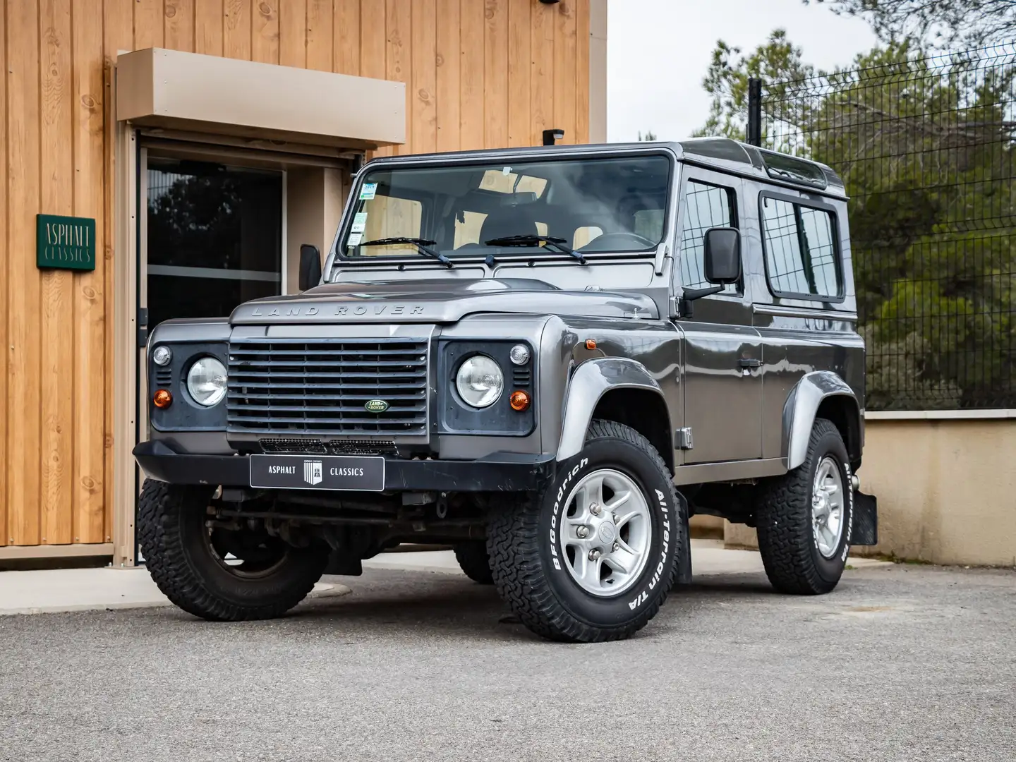 Land Rover Defender 90 TD4 HARD TOP Gris - 1