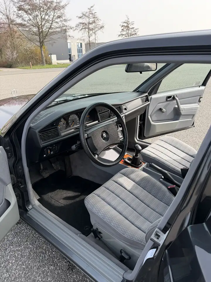 Mercedes-Benz 190 E 1.8, foto 9