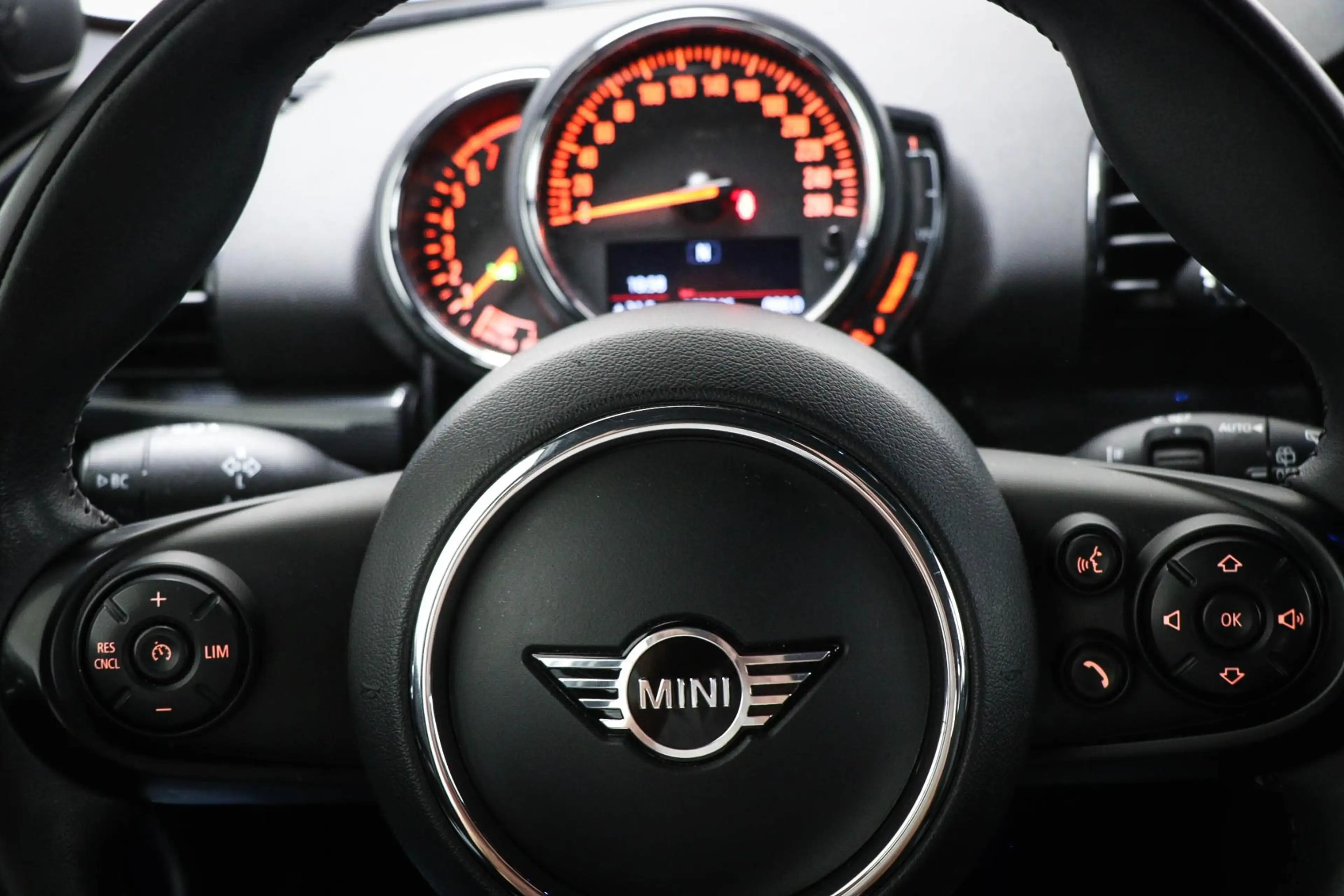 MINI Cooper Clubman 1.5 Business Edition | HALF LEDER | STOELVERWARMIN — photo 32