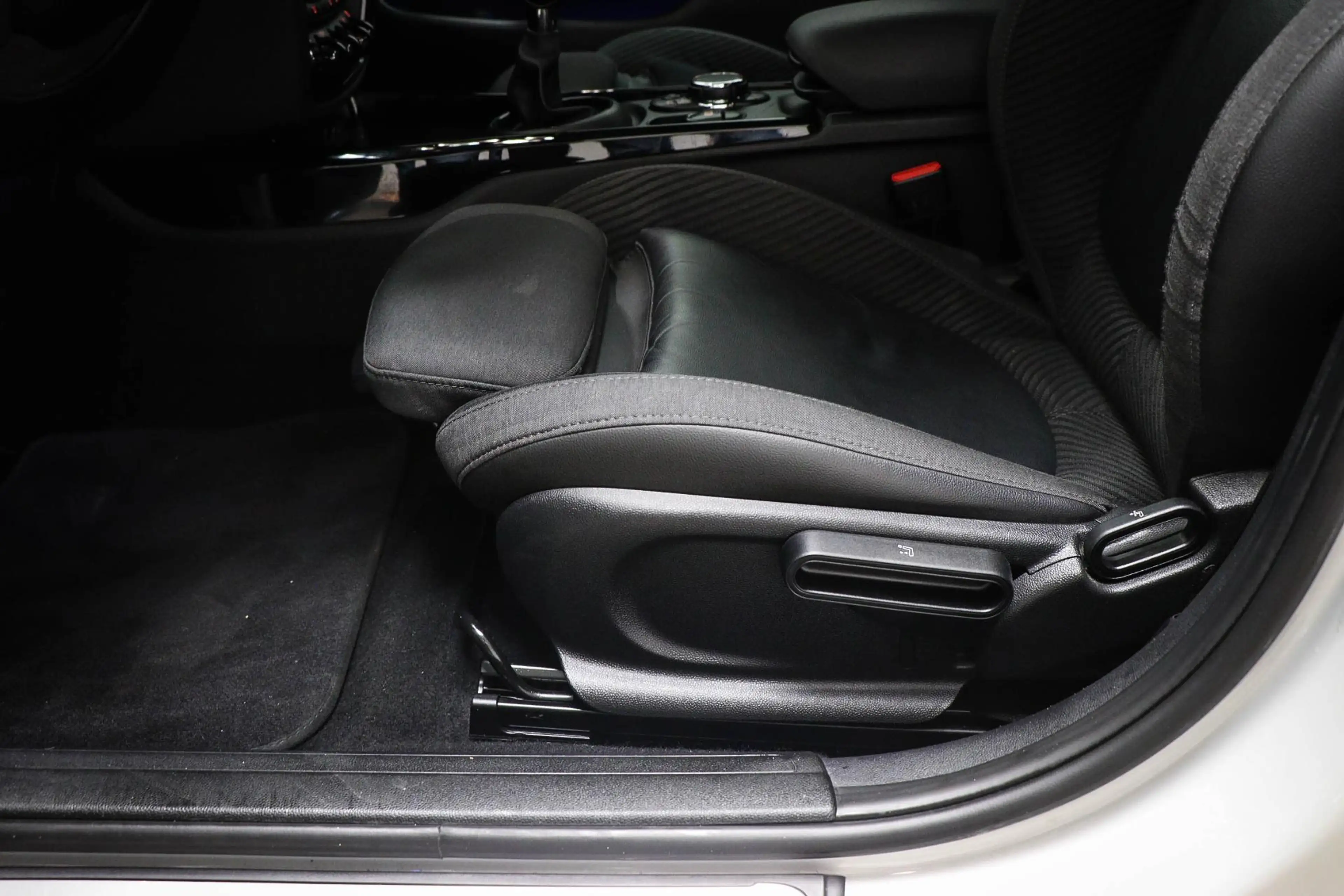 MINI Cooper Clubman 1.5 Business Edition | HALF LEDER | STOELVERWARMIN — photo 28
