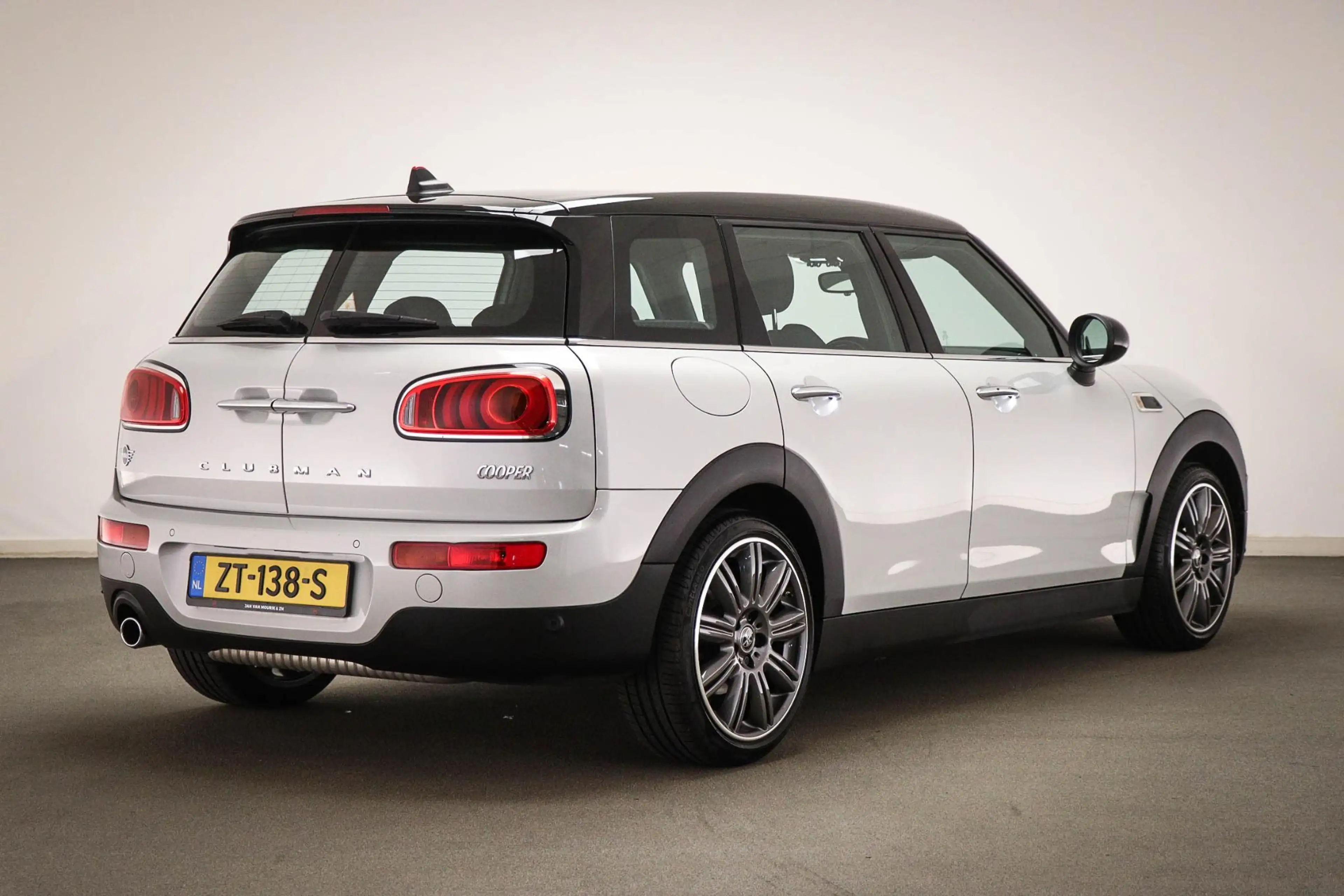 MINI Cooper Clubman 1.5 Business Edition | HALF LEDER | STOELVERWARMIN — photo 2