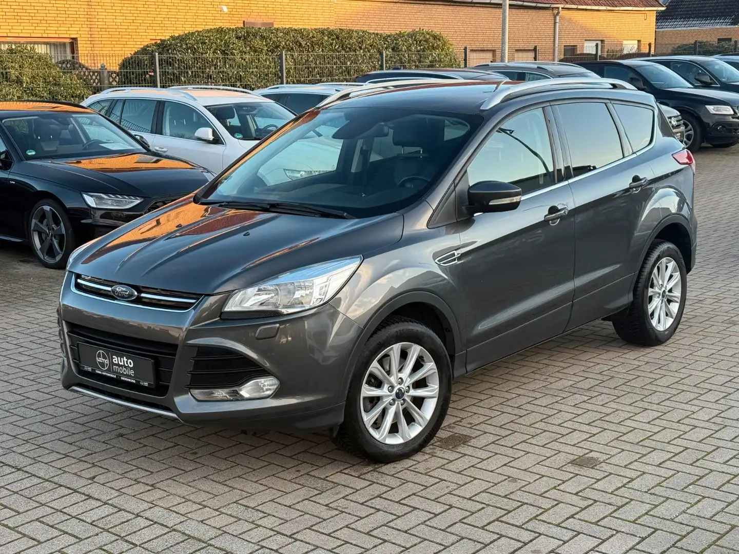 Ford Kuga 2.0 Titanium, Leder, Navi, Scheckheft - 1