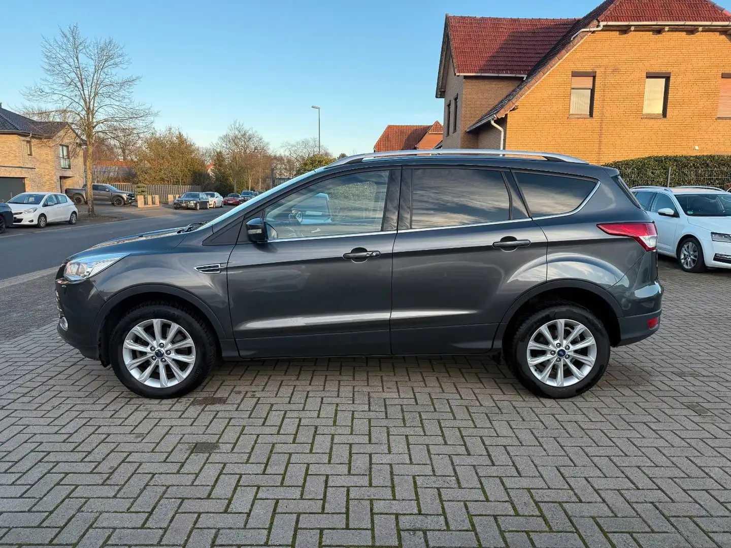 Ford Kuga 2.0 Titanium, Leder, Navi, Scheckheft - 2