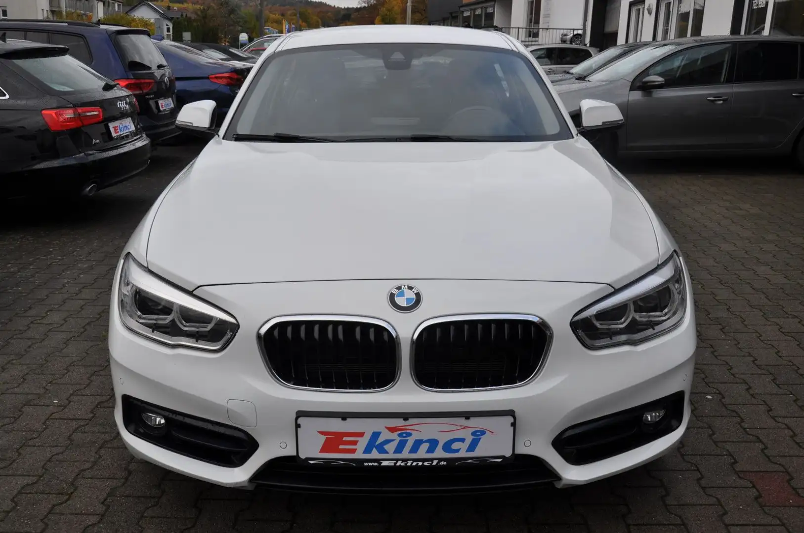 BMW 120 Baureihe 1 Lim. 5-trg. 120 i Sport Line Weiß - 2