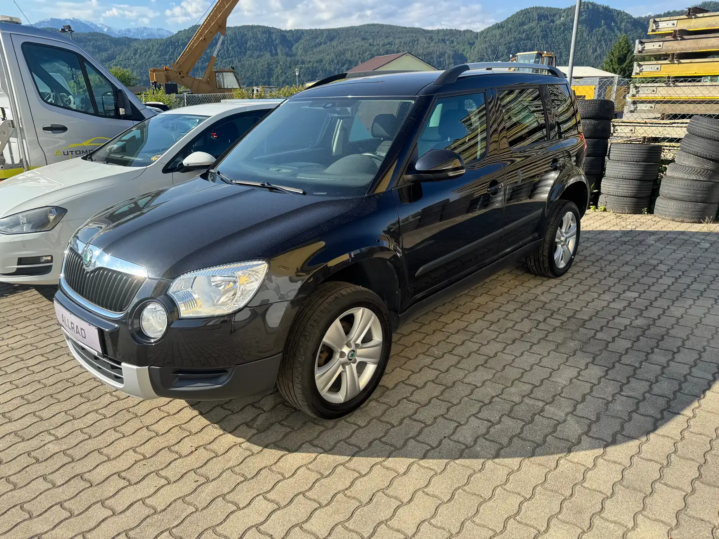 Skoda Yeti Yeti Outdoor Elegance 2,0 TDI 4x4 Outdoor Elegance Schwarz - 2