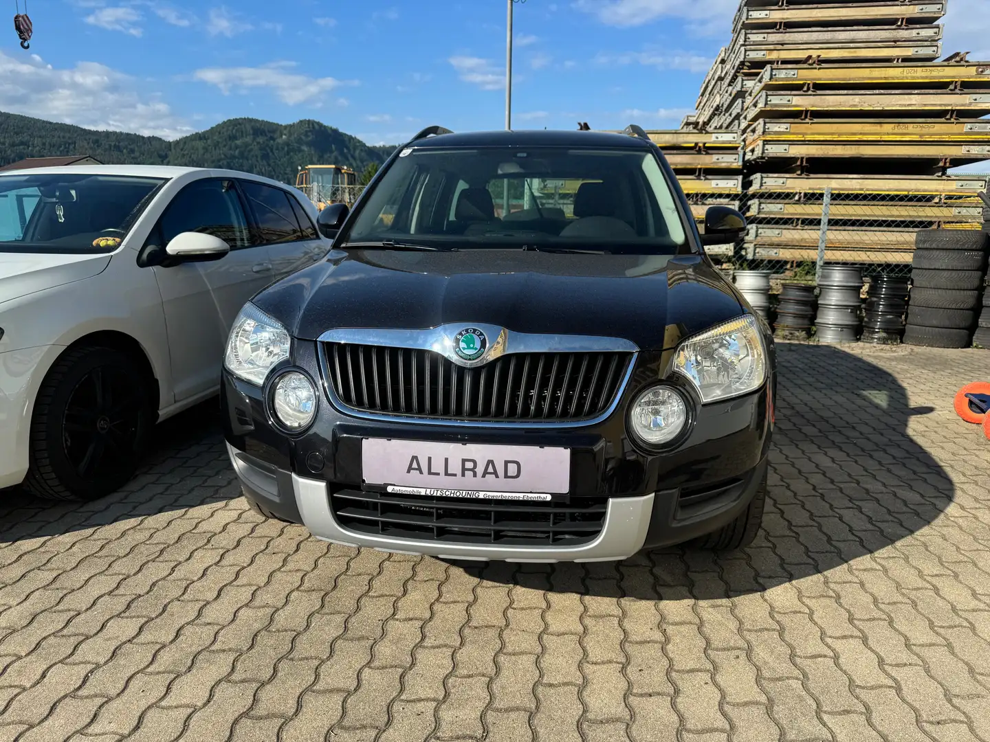 Skoda Yeti Yeti Outdoor Elegance 2,0 TDI 4x4 Outdoor Elegance Schwarz - 1