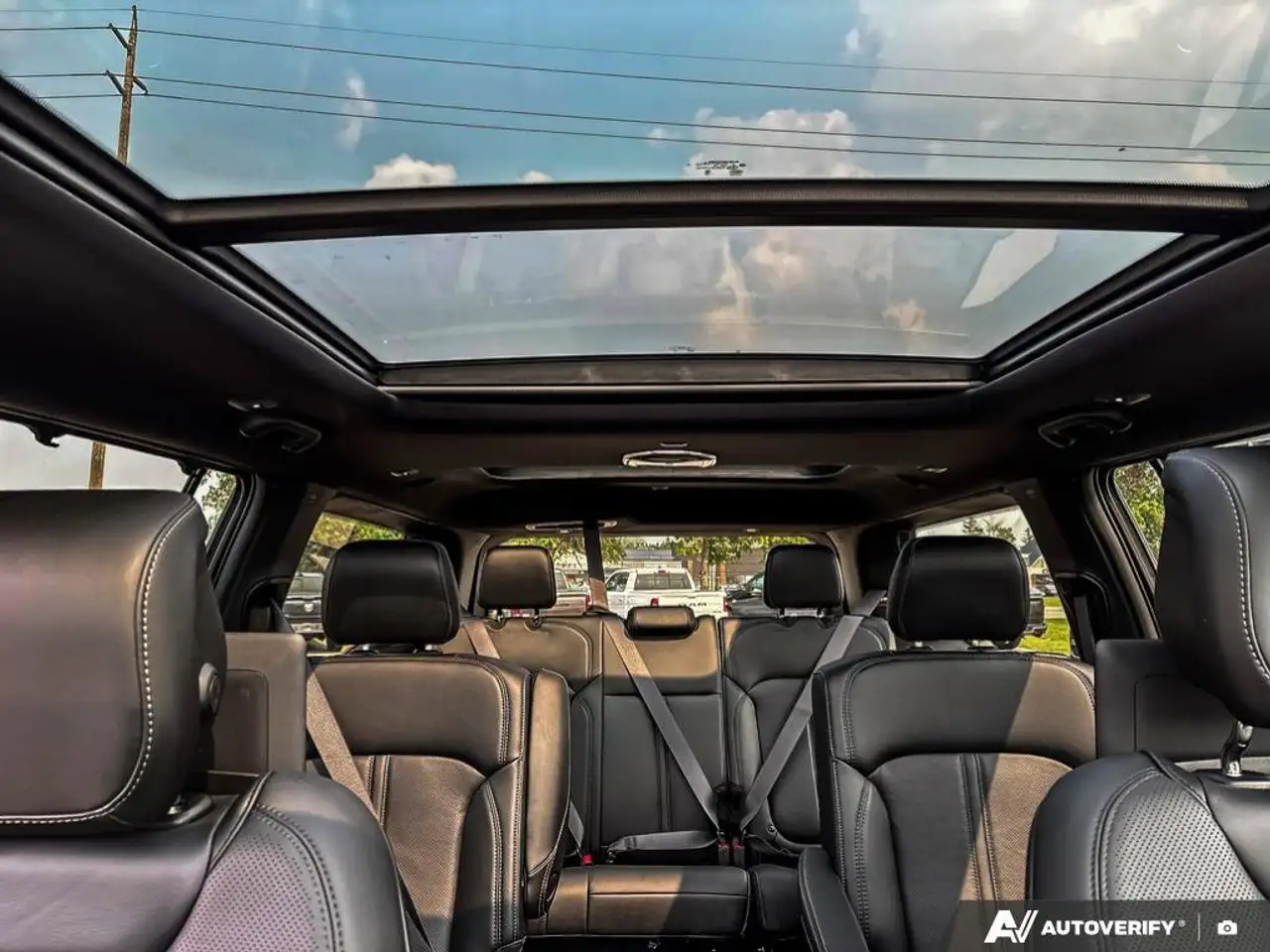 Jeep Grand Wagoneer photo Jeep Grand Wagoneer