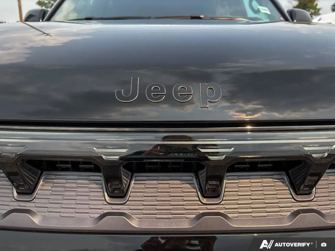 Jeep Grand Wagoneer photo Jeep Grand Wagoneer
