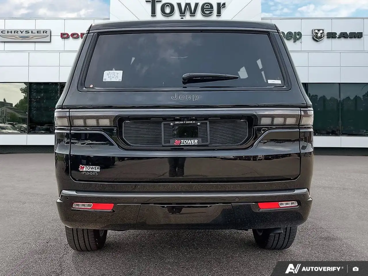 Jeep Grand Wagoneer photo Jeep Grand Wagoneer