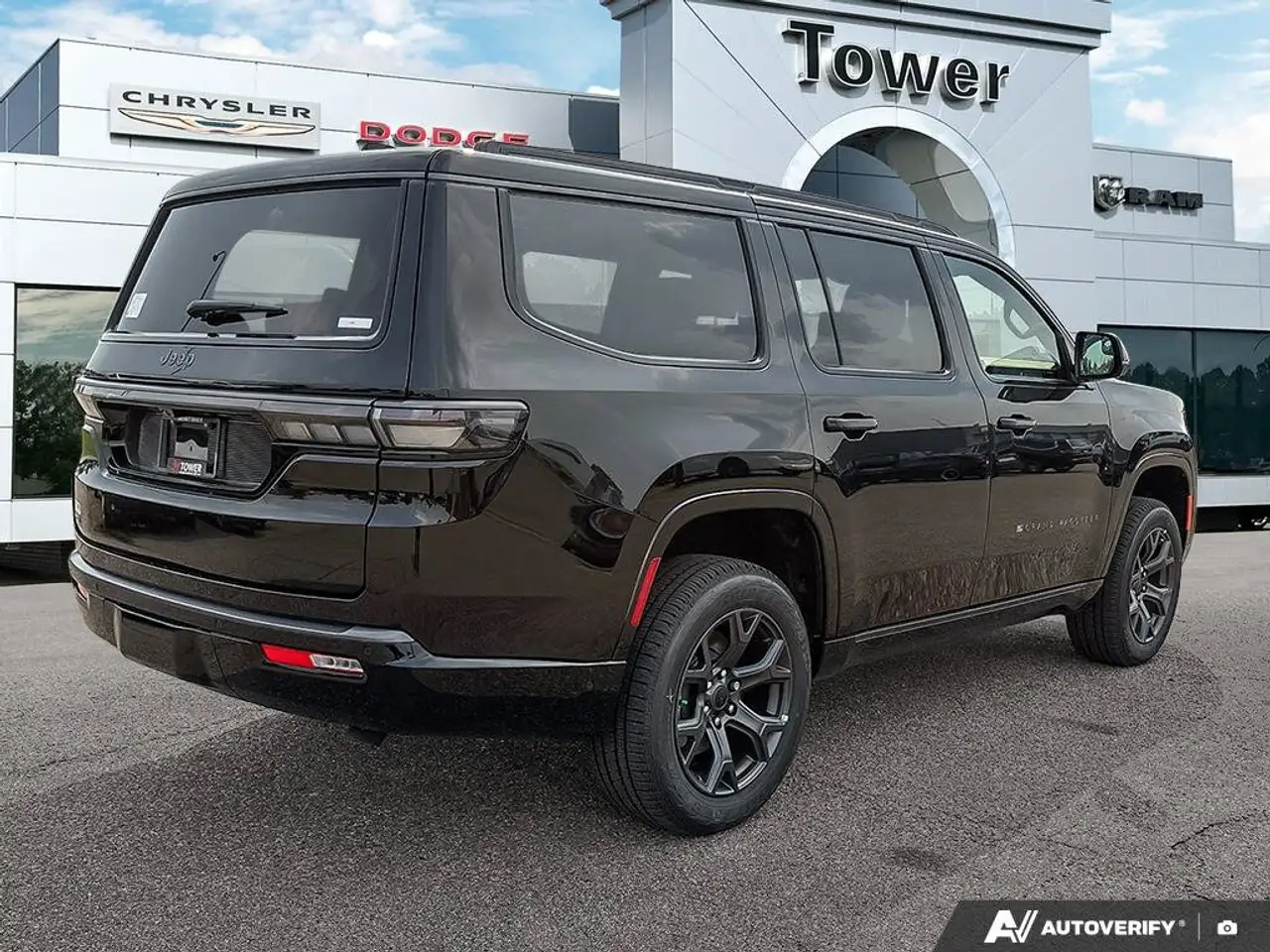 Jeep Grand Wagoneer photo Jeep Grand Wagoneer