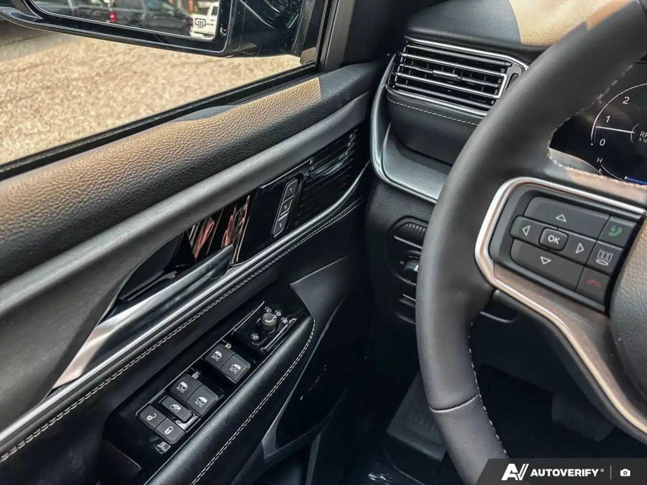 Jeep Grand Wagoneer photo Jeep Grand Wagoneer