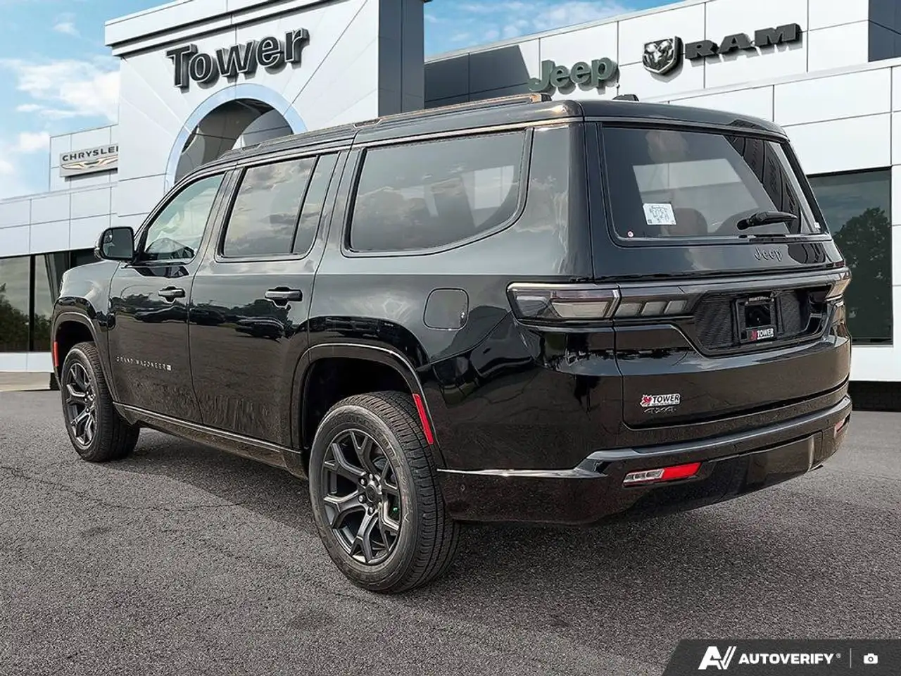Jeep Grand Wagoneer photo Jeep Grand Wagoneer