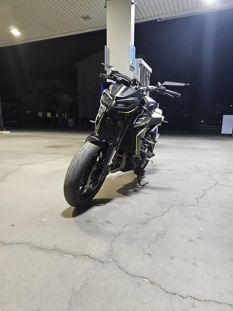 Yamaha MT-09 Schwarz - 1