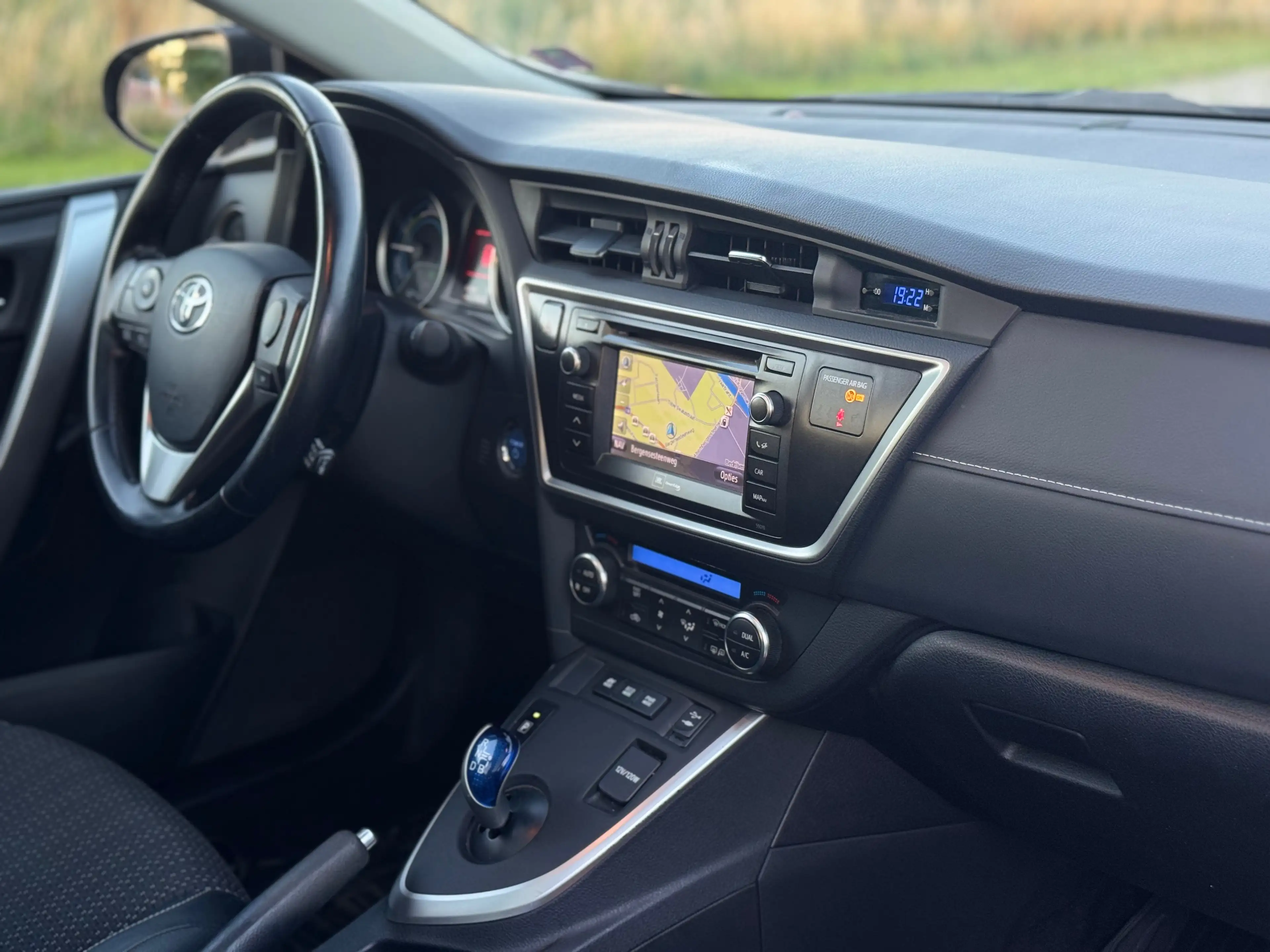 Toyota Auris Auris SW HEV 1.8i HSD Lounge CVT — photo 10