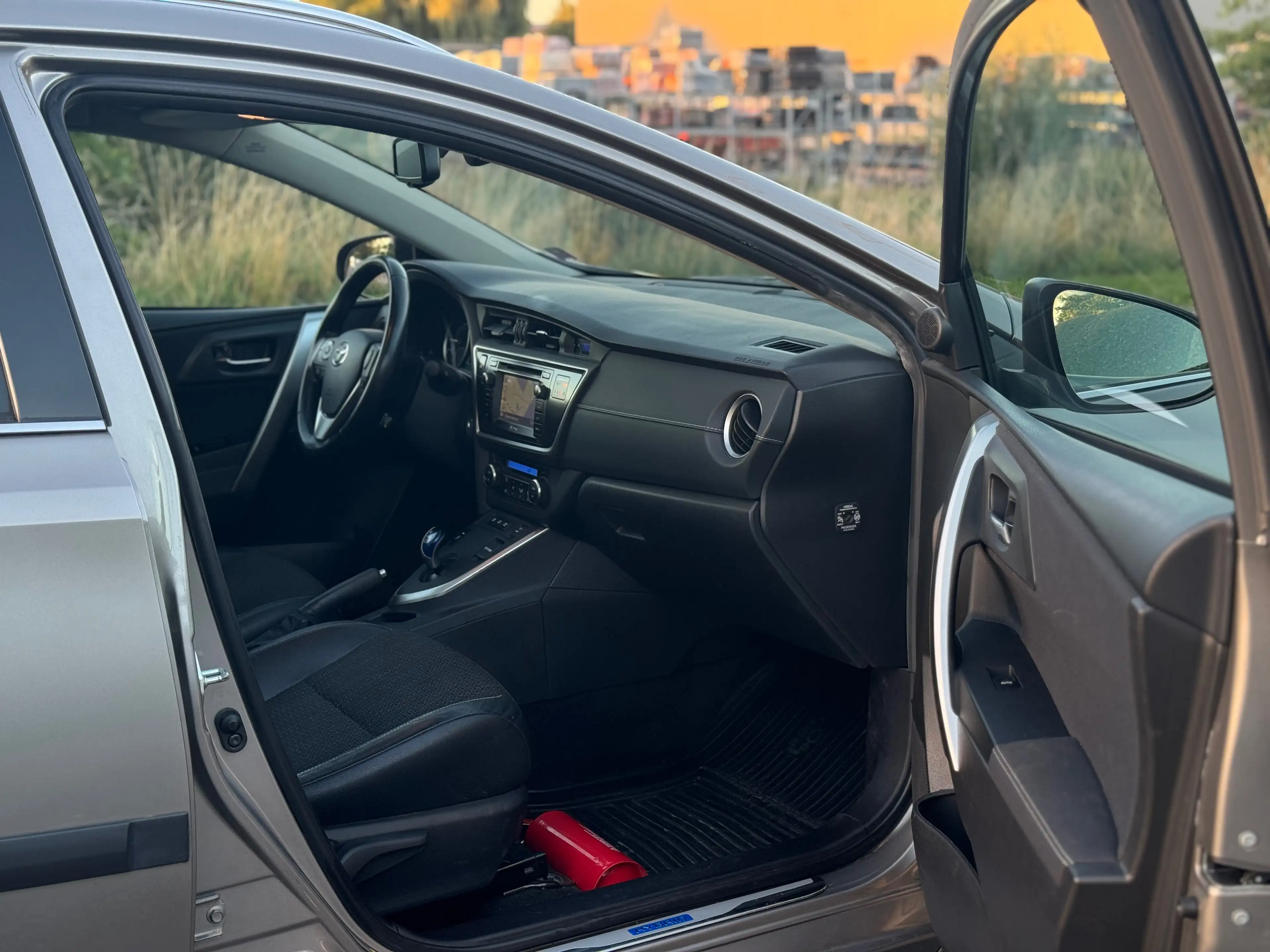 Toyota Auris Auris SW HEV 1.8i HSD Lounge CVT — photo 12