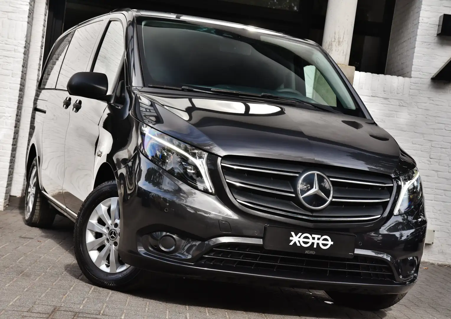 Mercedes-Benz Vito TOURER 114CDI AUT. ***NAVI/TREKHAAK/LED/8 ZIT*** Grijs - 2