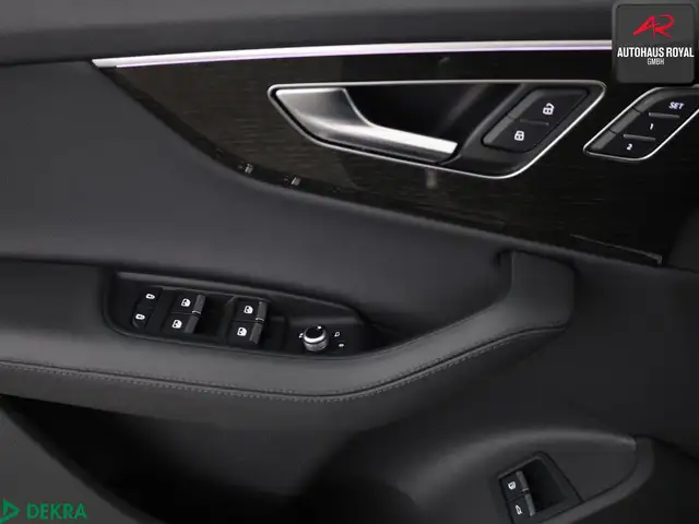 Audi Q7 view 13