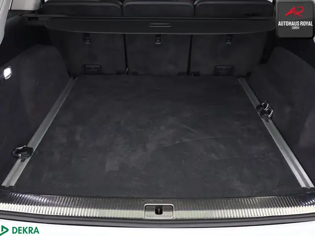 Audi Q7 view 14