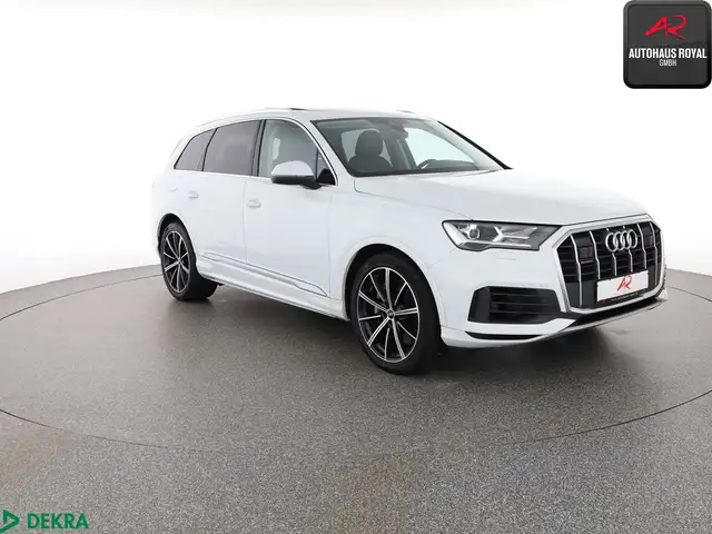 Audi Q7 view 7