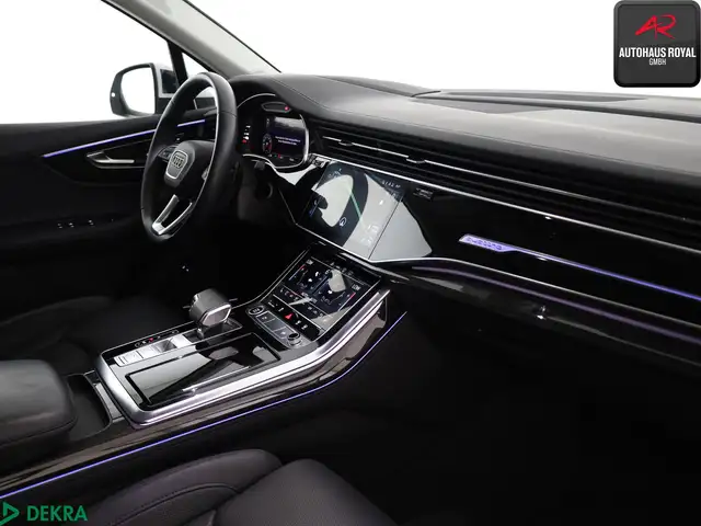 Audi Q7 view 10