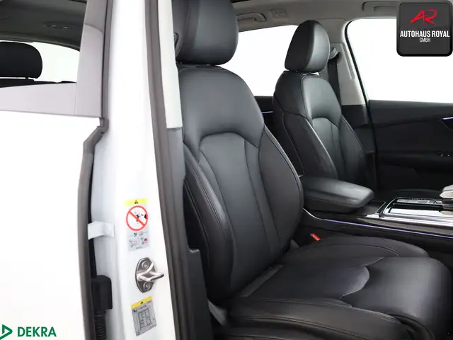 Audi Q7 view 11