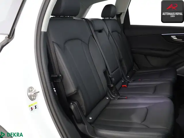 Audi Q7 view 12