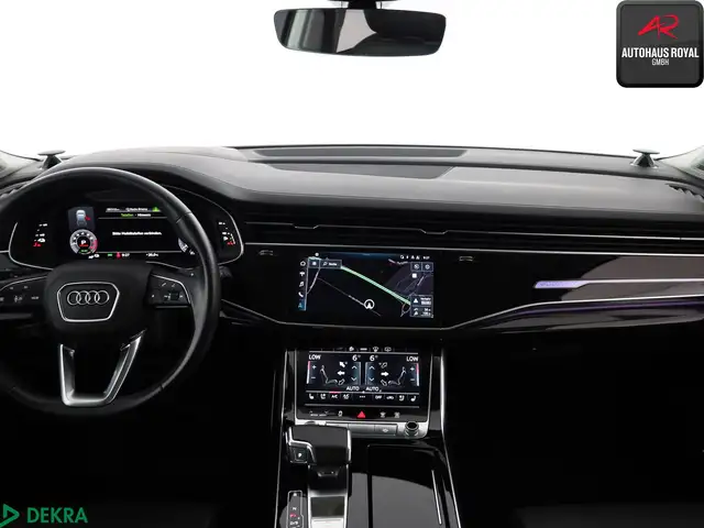 Audi Q7 view 9