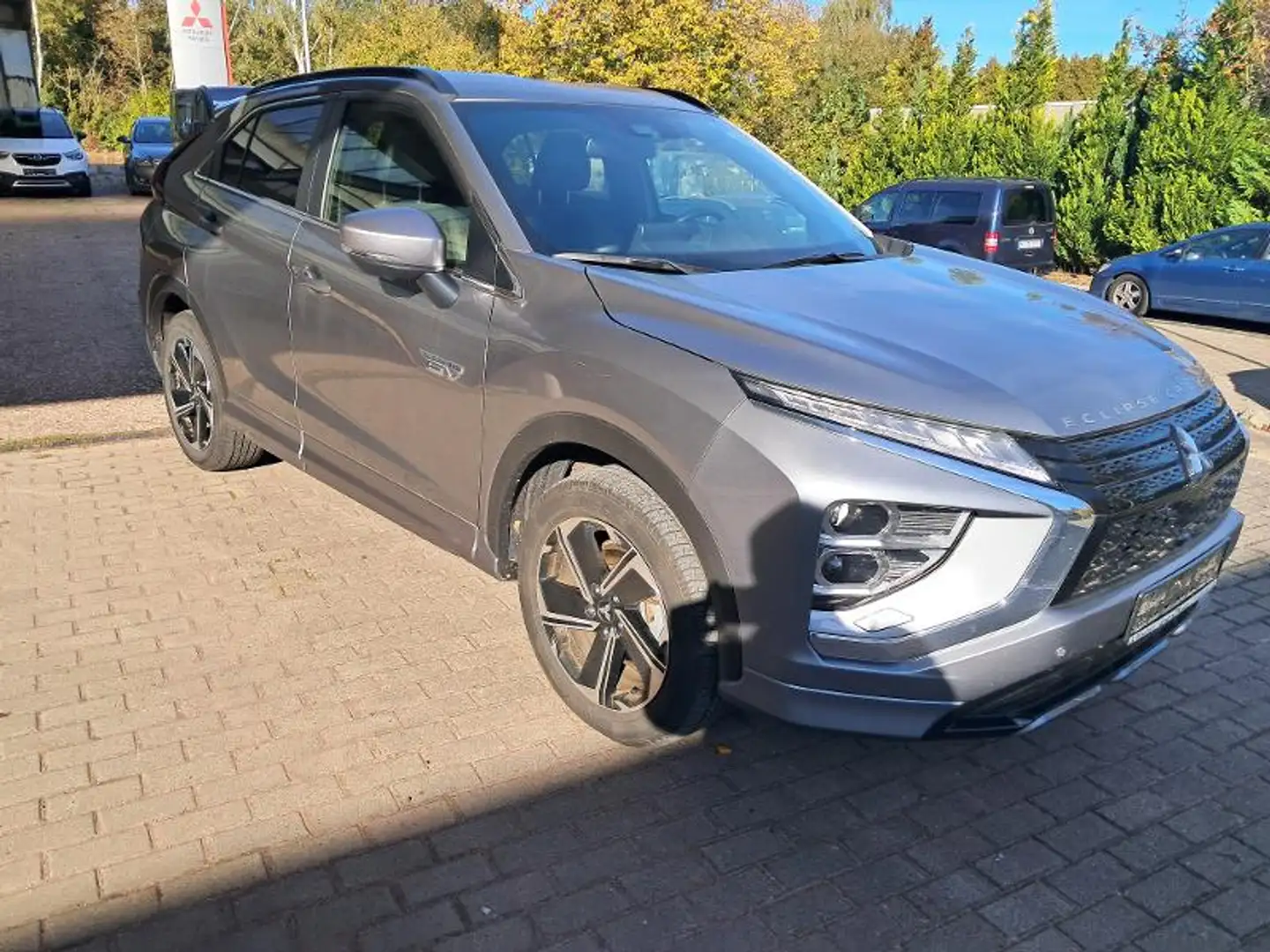 Mitsubishi Eclipse Cross PHeV Plus Selectp. 2,4MIVEC 4WD Gris - 1