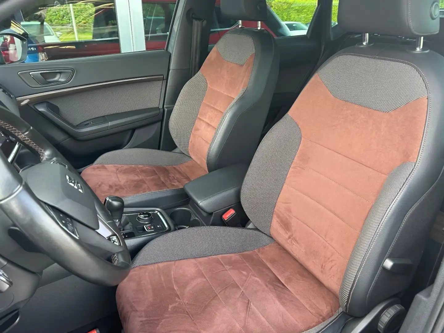 SEAT Ateca 1.5 TSI Xcellence Business Intense Grijs - 2