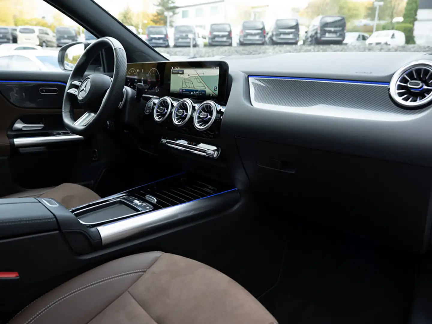 Mercedes-Benz GLA 220 d 4MATIC AMG-Sport+Pano+Distr+MLB+Night Weiß - 2