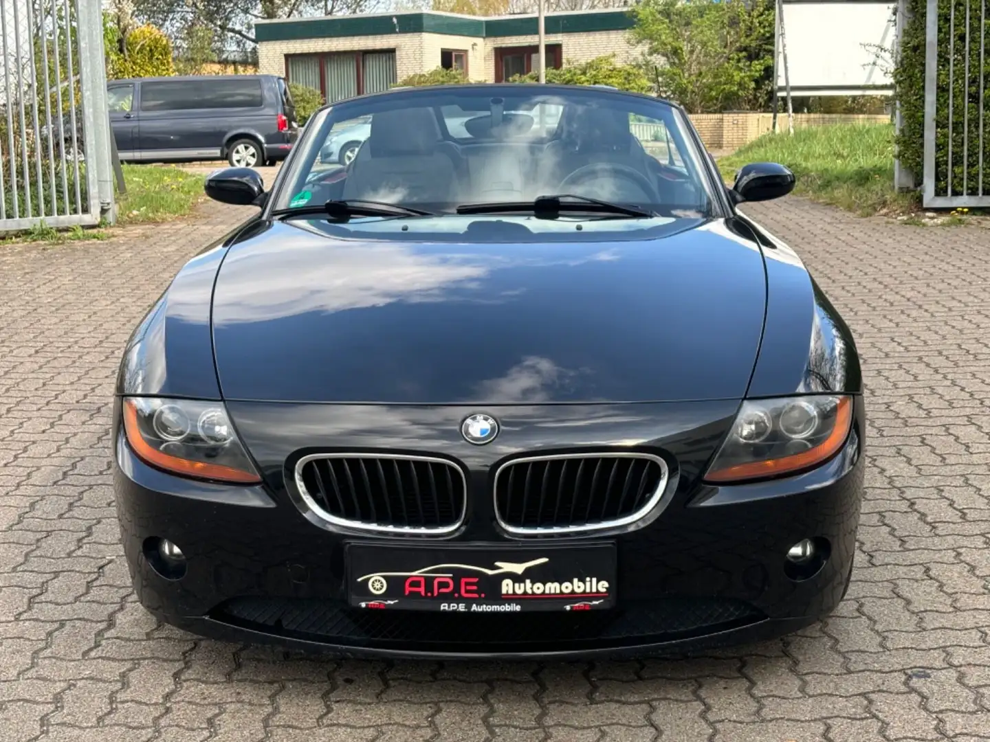BMW Z4 Cabrio 2.2 i Automatik Tüv/Au NEU Schwarz - 2