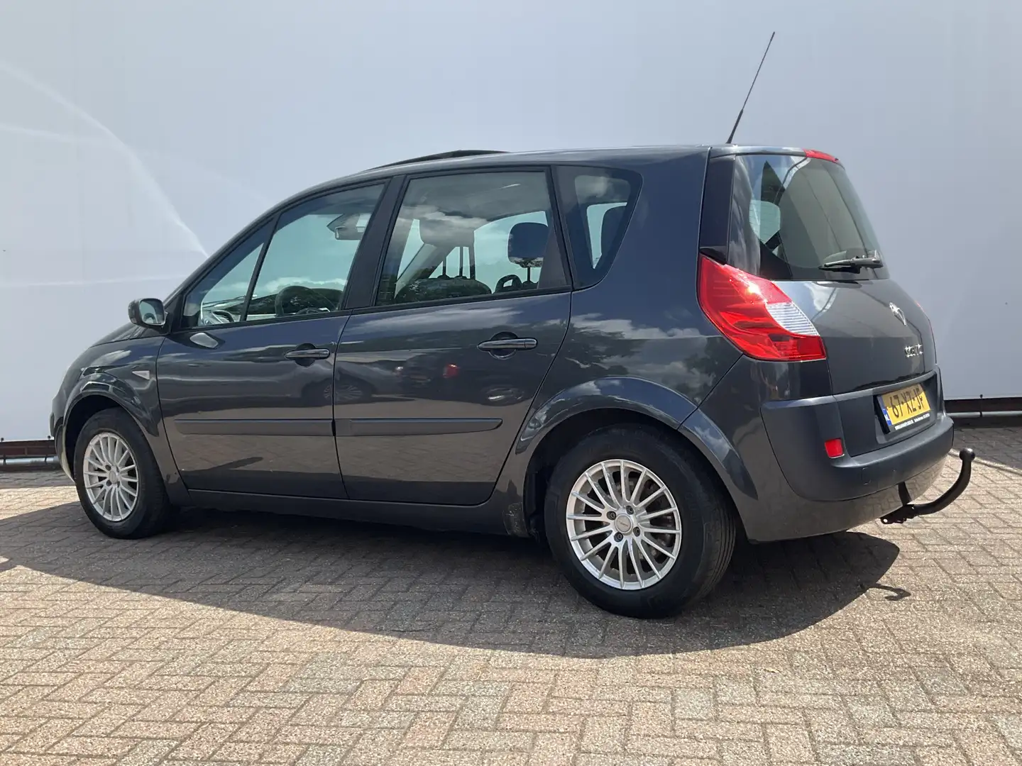 Renault Scenic 1.6-16V Business Line Pano Trekhaak Cruise Clima V Grijs - 2