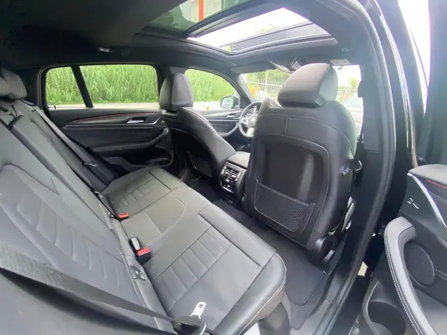 BMW X4 view 12