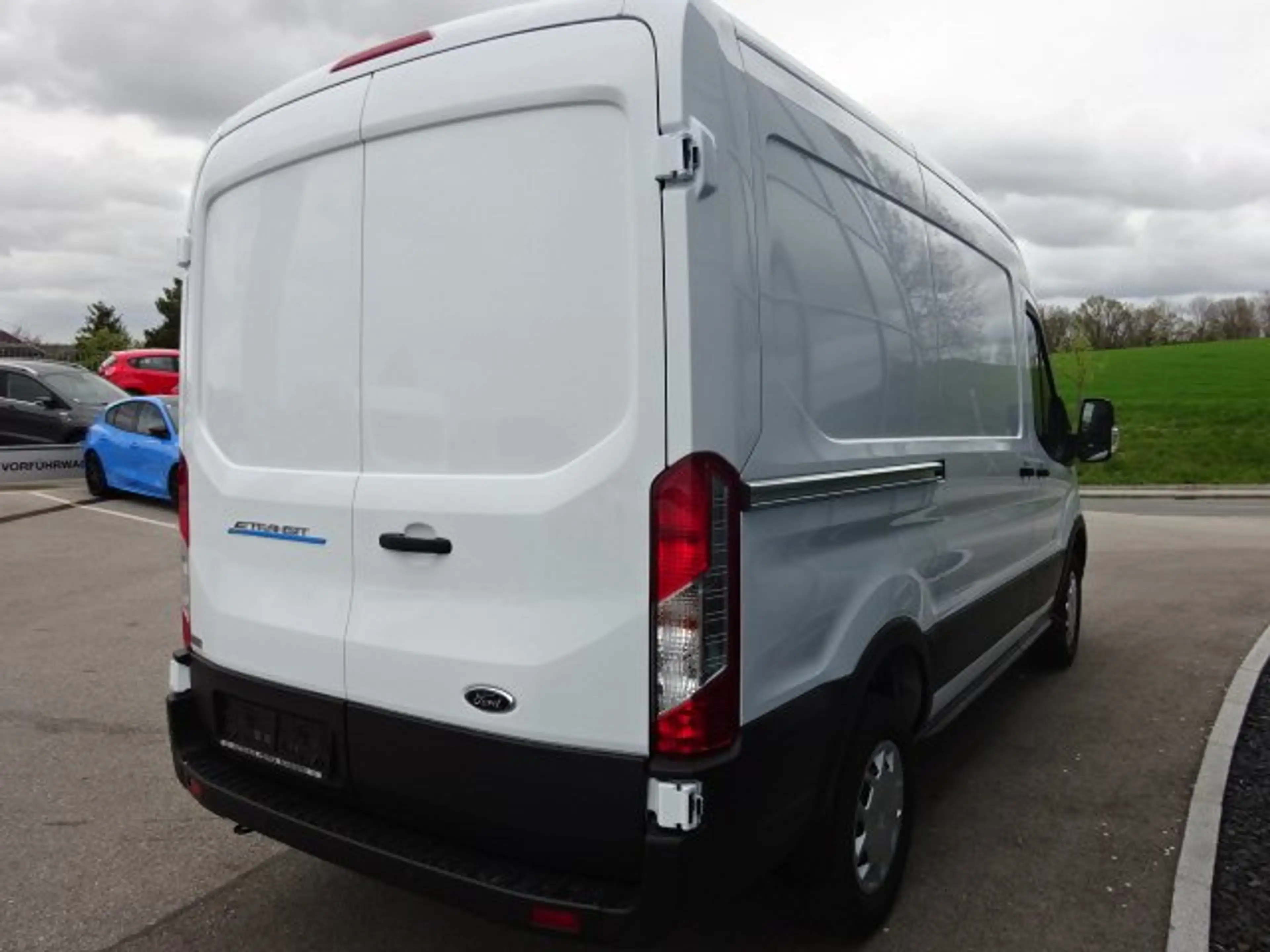 Ford E-Transit L2H2  350  Trend 184PS  netto 33.250,- — photo 3