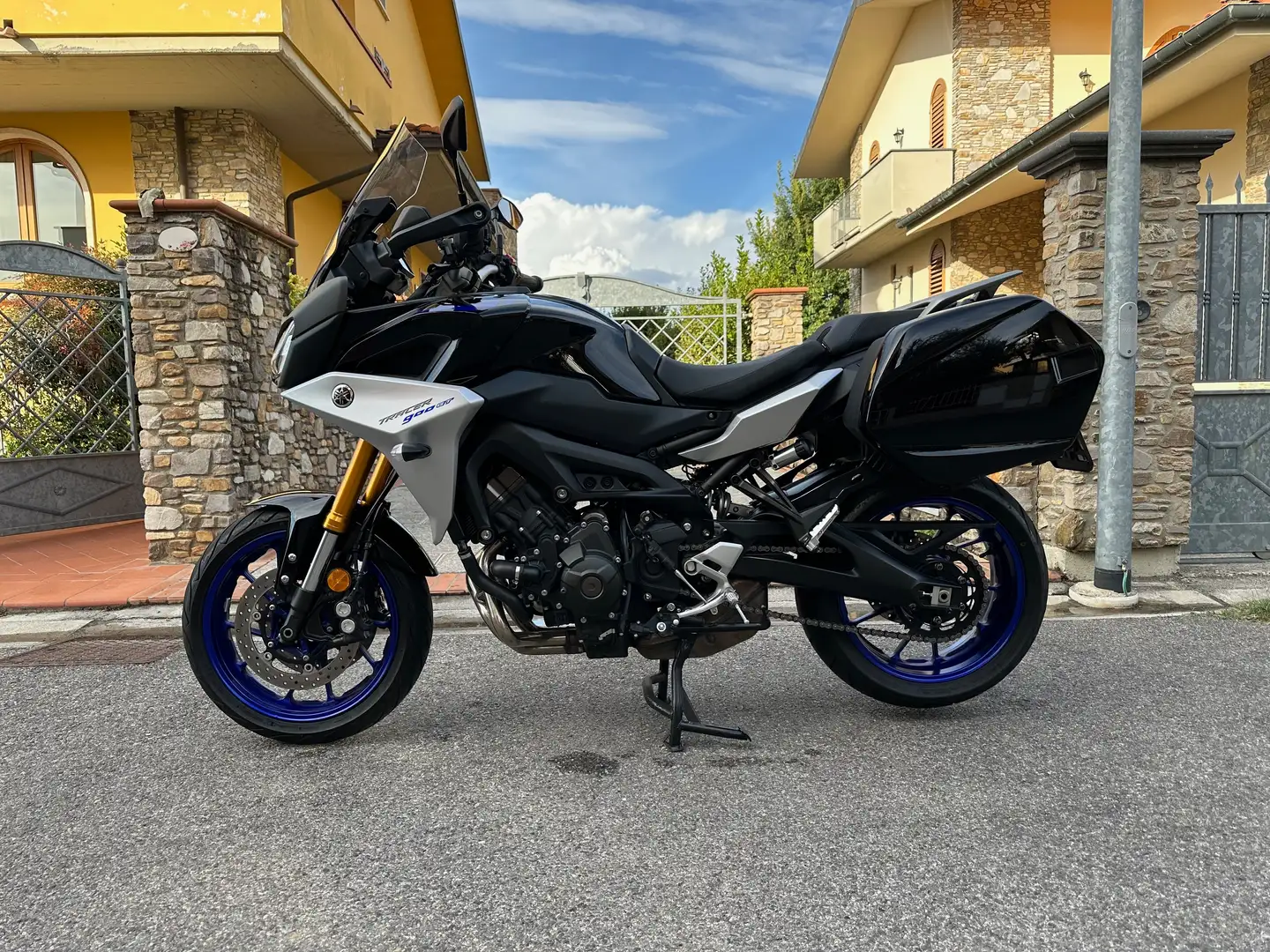 Yamaha Tracer 900 GT Schwarz - 2