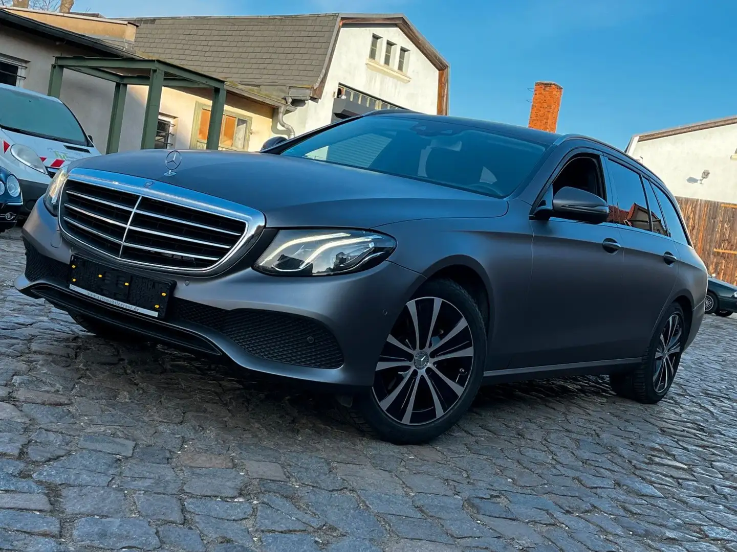 Mercedes-Benz E 200 E200d T- Modell , LED, Tüv neu Grau - 1