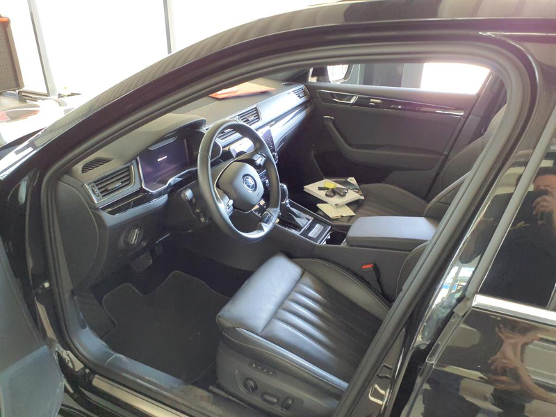 Skoda Superb Combi 2.0 TSI DSG 4x4 L&K AHK, RFK, Keyless, AC... — photo 5