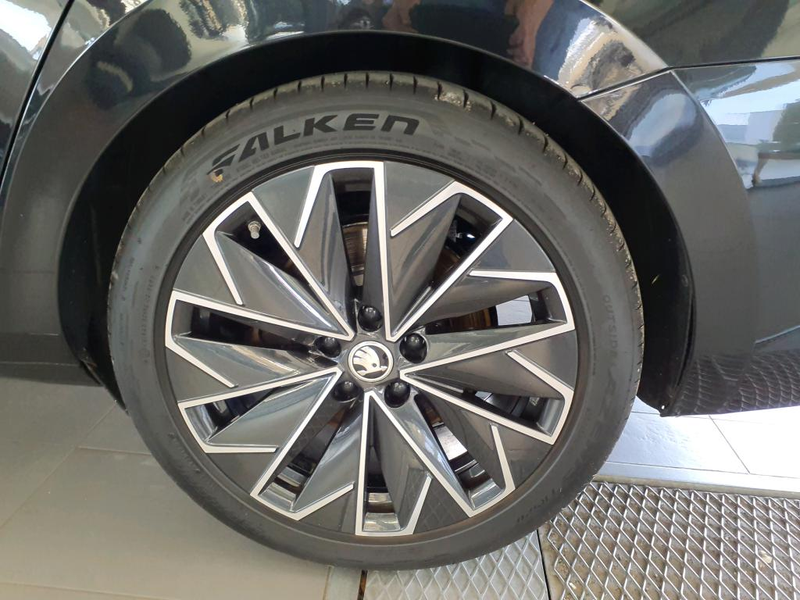 Skoda Superb Combi 2.0 TSI DSG 4x4 L&K AHK, RFK, Keyless, AC... — photo 7